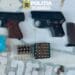 Percheziție într-un dosar de arme deținute ilegal. Un bărbat a fost reținut după descoperirea armelor și muniției