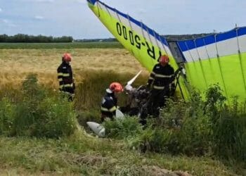 VIDEO. Motodeltaplan prăbușit! Pilotul a fost rănit și transportat la spital