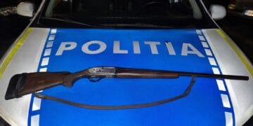 Bărbat găsit mort după ce s-a împușcat cu propria armă de vânătoare. Polițiștii au deschis o anchetă