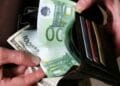 Arestat după ce a promis că „rezolvă” o condamnare definitivă. Câmpulungean prins cu 3.000 de euro șpagă în buzunar