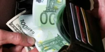 Arestat după ce a promis că „rezolvă” o condamnare definitivă. Câmpulungean prins cu 3.000 de euro șpagă în buzunar