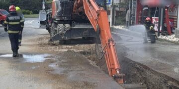 Conductă de gaz avariată în Pitești. Pompierii au evacuat 25 de persoane