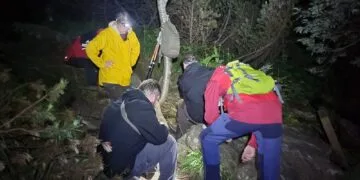Trei turiști străini, salvați după miezul nopții! Au rămas fără lumină și au ajuns epuizați pe munte!