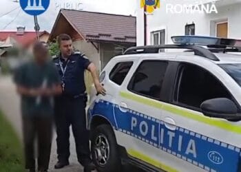 VIDEO. Bărbat reținut după ce a spart o casă și a furat televizoare, butelii și zeci de litri de alcool! Instanța l-a plasat sub control judiciar