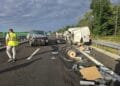 Impact violent pe Drumul Expres 12. Două persoane au ajuns la spital, iar traficul spre Slatina a fost blocat