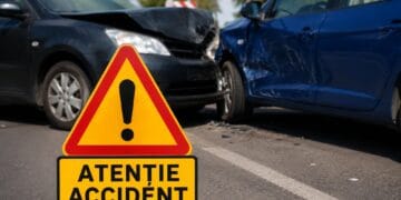 Accident! Doi bărbați au ajuns la spital după impactul dintre două autoturisme