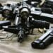 Șefii a două uzine de armament, reținuți de DNA pentru mită. Anchetatorii au găsit aproape 500.000 de euro la percheziții