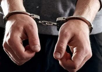 Un adolescent de 15 ani, acuzat că a incendiat două imobile și a dat mai multe spargeri! Prejudiciul ajunge la 174.000 de euro