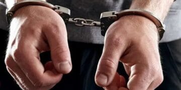 Un adolescent de 15 ani, acuzat că a incendiat două imobile și a dat mai multe spargeri! Prejudiciul ajunge la 174.000 de euro