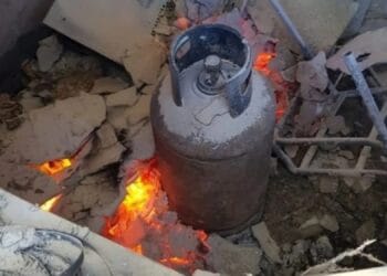 Explozie într-o locuință! Un bărbat de 77 de ani a suferit arsuri grave pe aproape jumătate din corp!