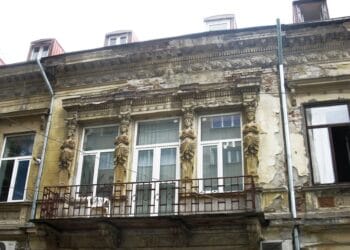 Fațadele degradate ar putea fi renovate cu sprijin financiar. Primăria pregătește un nou program pentru clădirile istorice
