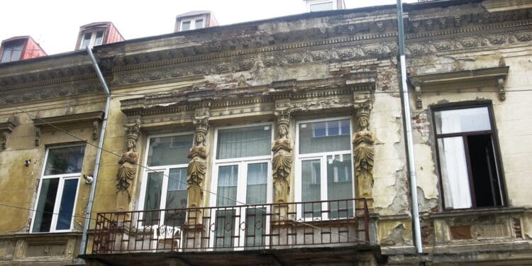 Fațadele degradate ar putea fi renovate cu sprijin financiar. Primăria pregătește un nou program pentru clădirile istorice