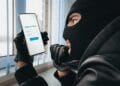 „Vă sun de la Poliție. Ați fost victima unei fraude!” Noua înșelătorie prin care românii sunt lăsați fără economii