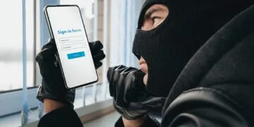 „Vă sun de la Poliție. Ați fost victima unei fraude!” Noua înșelătorie prin care românii sunt lăsați fără economii