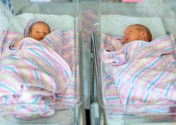 Au aflat după 38 de ani că au fost schimbați la naștere. Un test ADN le-a răsturnat complet viețile