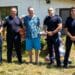 Gest impresionant al jandarmilor făcut pentru o familie care îngrijește 160 de câini abandonați. Au donat 50 de saci de hrană