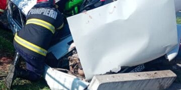 Accident mortal. Un bărbat și-a pierdut viața după ce mașina în care se afla s-a izbit de un cap de pod