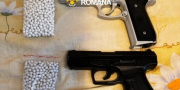 15 percheziții în trei județe într-un dosar de camătă și proxenetism. Polițiștii au ridicat bani, valută și au dus la audieri 20 de persoane