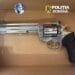 Prins în flagrant când vindea canabis, deși era sub control judiciar. Revolver și 21 de cartușe, găsite în locuința tânărului!