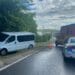 Microbuz cu nouă persoane, izbit de parapet! Patru bărbați au fost răniți