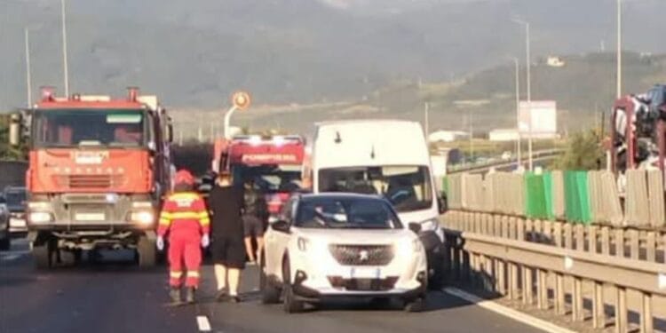 Carambol pe Autostradă! Patru persoane au fost rănite, iar traficul s-a desfășurat cu dificultate!