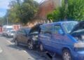 Accident în lanț! Un autobuz și 12 mașini implicate. Șoferul avea 1,26 mg/l alcool pur în aerul expirat