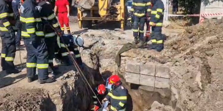 Tragedie! Un muncitor a murit după ce un mal de pământ s-a prăbușit peste el