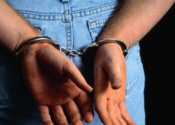 Caz șocant! Doi adolescenți de 16 ani, acuzați că au obligat doi copii la acte sexuale și i-au amenințat cu violul!