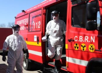 Pericol chimic! Populația, evacuată după răsturnarea unui camion încărcat cu hipoclorit
