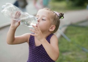 Canicula pune organismul la încercare. Cum ne hidratăm corect și ce semnale ale corpului nu trebuie ignorate