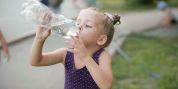 Canicula pune organismul la încercare. Cum ne hidratăm corect și ce semnale ale corpului nu trebuie ignorate