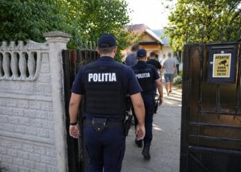 27 de persoane cu dizabilități, relocate după o percheziție. Un bărbat este cercetat pentru activități de îngrijire fără drept