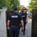27 de persoane cu dizabilități, relocate după o percheziție. Un bărbat este cercetat pentru activități de îngrijire fără drept