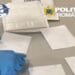 Femeie arestată după ce a încercat să trimită cocaină prin curier. Drogurile erau ascunse într-un plic declarat ca „documente”