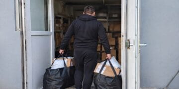 Hoț reținut după ce a furat produse din incinta unei firme. Polițiștii l-au identificat în urma anchetei