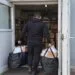 Hoț reținut după ce a furat produse din incinta unei firme. Polițiștii l-au identificat în urma anchetei
