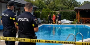 Tragedie! Un bărbat de 42 de ani a fost găsit mort în piscina din curtea fratelui său