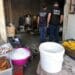 Mizerie, insecte și alimente pregătite în condiții insalubre! 40 de persoane, vizate de controale