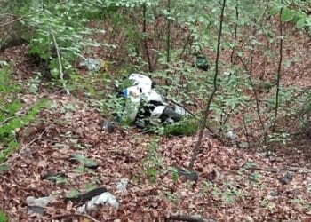Tragedie! Un motociclist a căzut 30 de metri într-o râpă și a murit în ciuda manevrelor de resuscitare