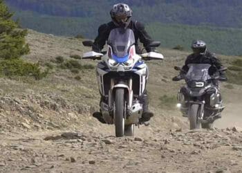 Tragedie în pădure! Un tânăr de 27 de ani a murit după ce s-a izbit cu motocicleta de un copac
