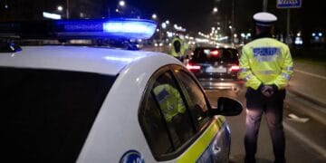 Oprit de polițiști la primele ore ale dimineții. Șoferul de 57 de ani nu ar fi avut permis niciodată