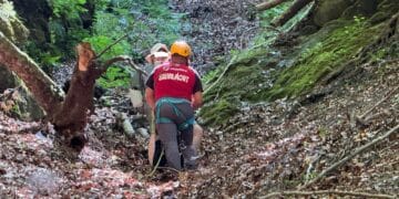 Dimineață de foc pentru Salvamont Argeș! Patru intervenții în doar câteva ore: turiști salvați cu elicopterul SMURD din Piatra Craiului și Vâlsan