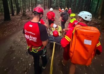 Dublă intervenție Salvamont! Un biciclist rănit în Ciucaș și un turist mușcat de câine