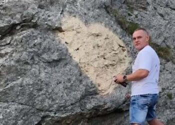 Declarație de dragoste transformată în dosar. Bărbat căutat după ce a vandalizat o stâncă de pe Transfăgărășan cu un spray graffiti