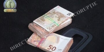 Prins în flagrant după ce ar fi primit 11.000 de euro. Promitea intervenții la ANAF pentru controale fiscale favorabile