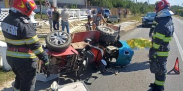 Tragedie! Un bărbat de 74 de ani a murit după ce o mașină a intrat într-un motocultor