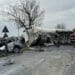 Tragedie! Șofer mort după ce mașina s-a izbit de un camion și a luat foc