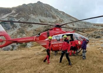 Turistă germană, rănită în munți! Opt salvamontiști au intervenit, femeia a fost evacuată pe calea aerului