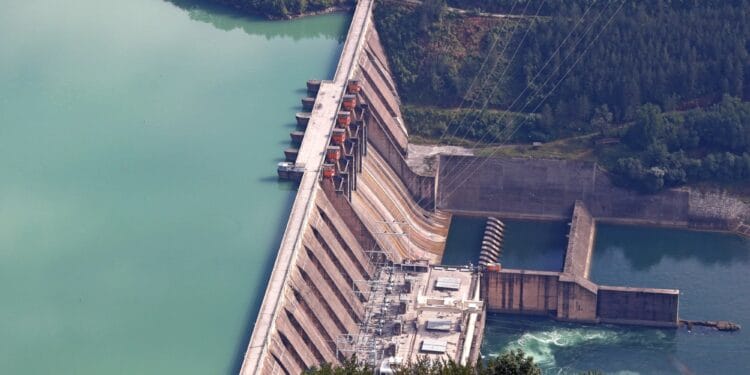 Undă verde pentru hidrocentrale. Un proiect a primit acordul de mediu