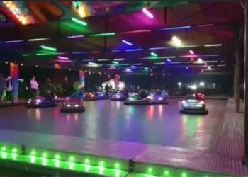 Metodă inedită de înșelăciune! Doi tineri și-ar fi „fabricat” cu imprimanta 3D fisele pentru mașinuțele tamponabile
